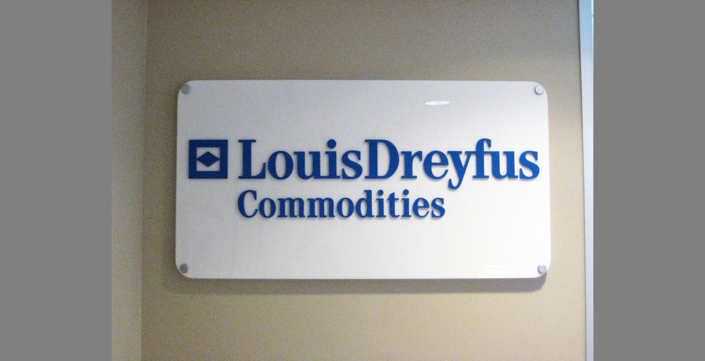 custom glass and plexiglas signs office lobby signage