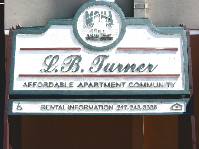 M8005 - Redwood Apartment Entrance Sign