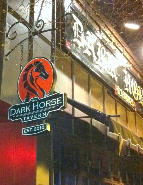 Y27541 - Dark Horse Tavern Sign Lit Up