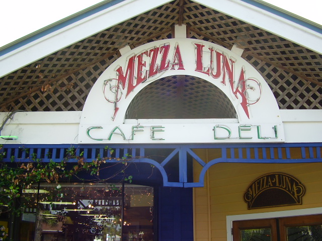 MEZZA LUNA