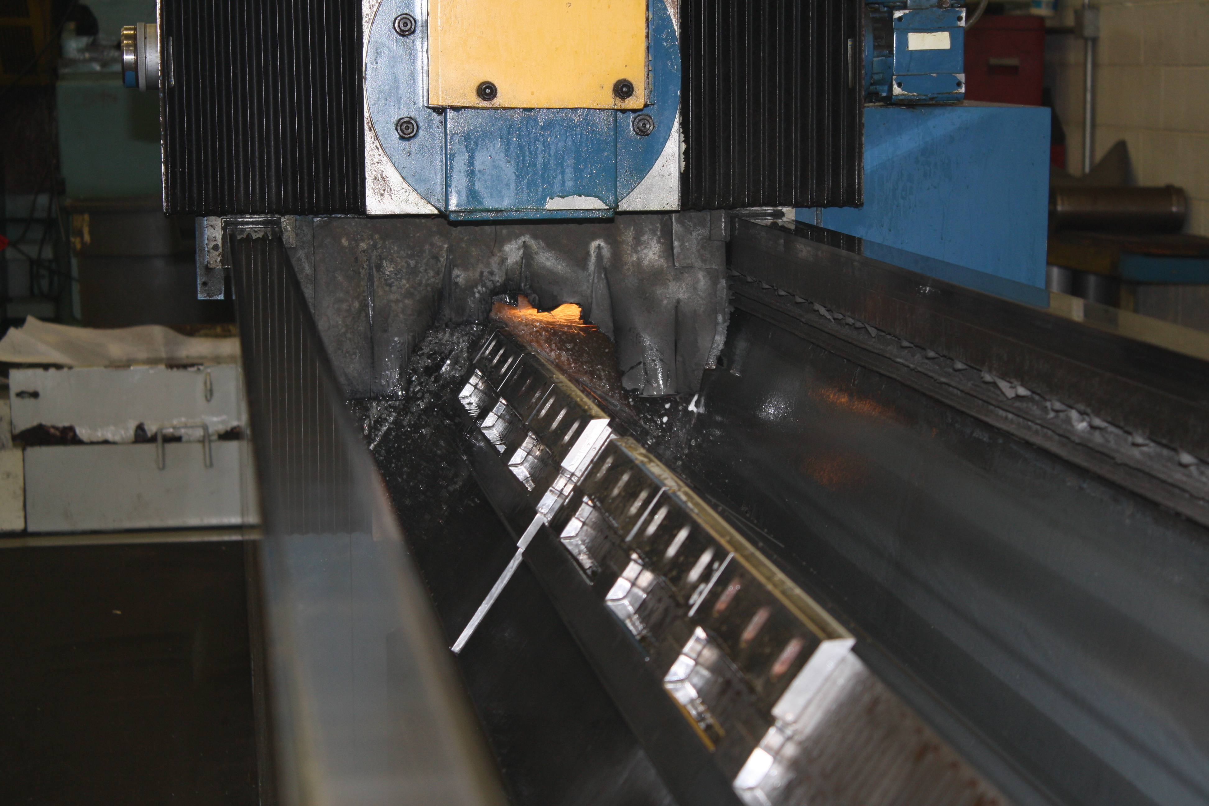 Precision Knife Sharpening & Knife Grinding