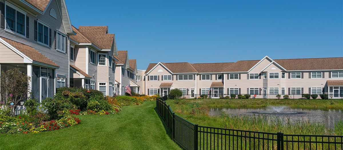 apartments with pond view and flowers