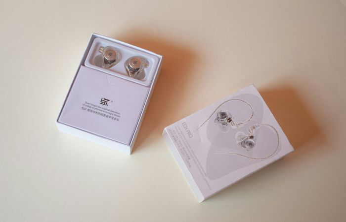 Custom ecommerce packaging utilizing protective inserts to securely hold and display in-ear headphones