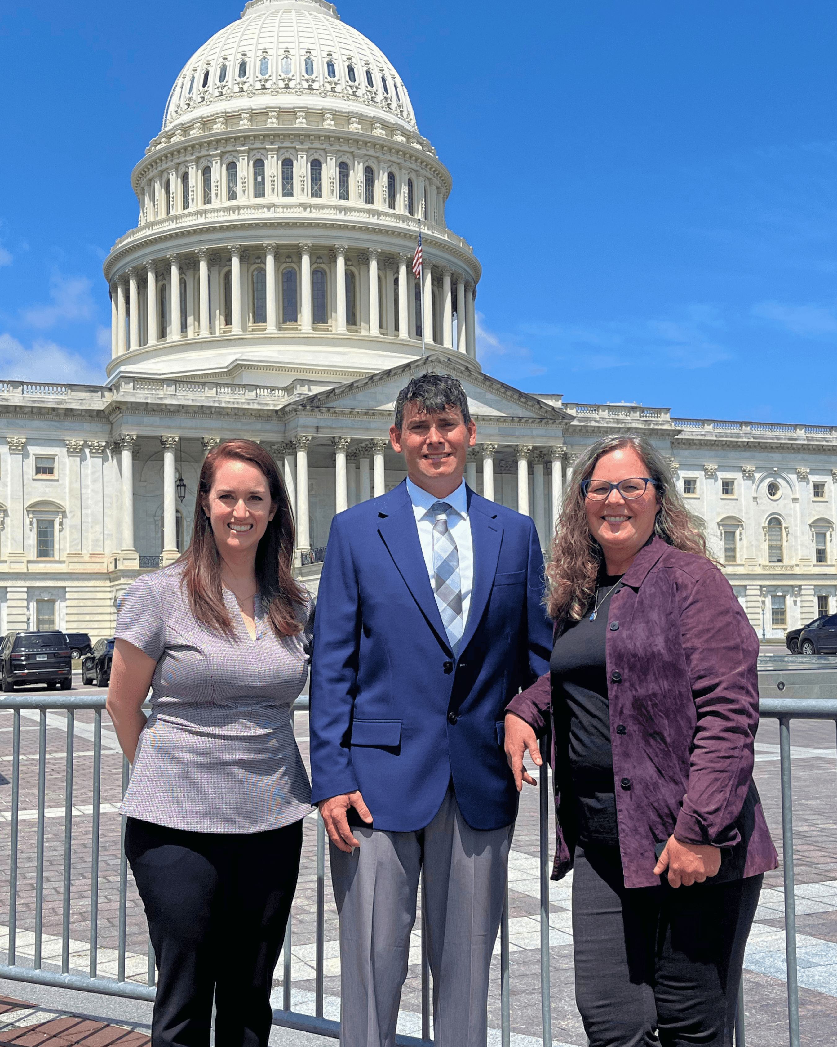 Jessica Moerman and Tim Olsen standing in front of the U.S. capitol