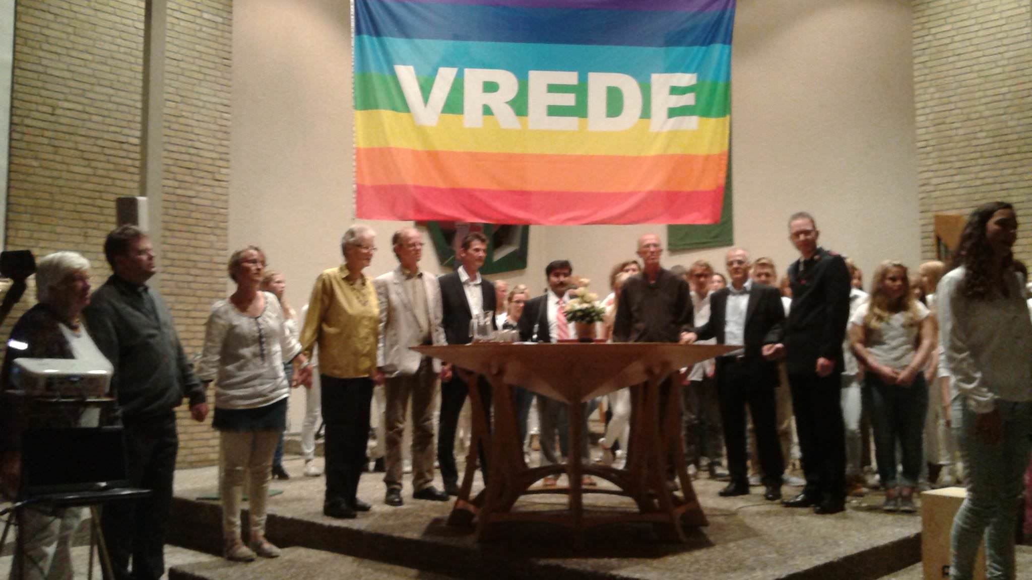 group photo of officials from Apeldorn, the Netherlands