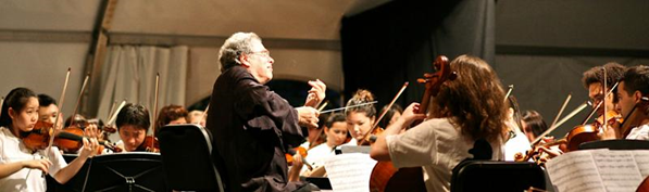 Calling all string students! Register now to rehearse with Itzhak Perlman