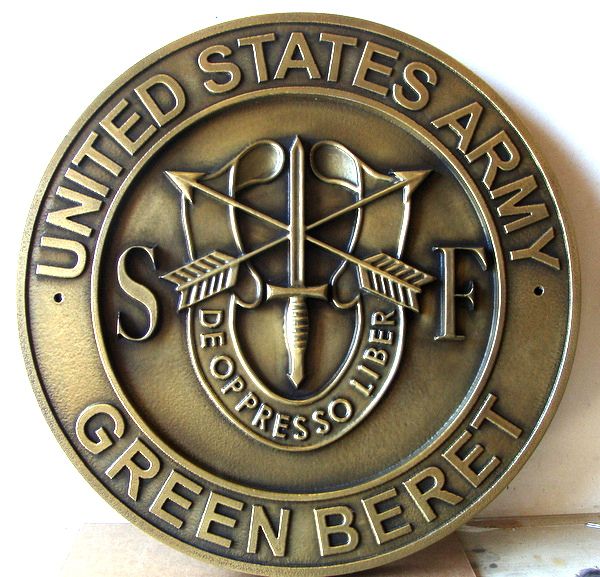 EA-5185 - Insignia of the Green Berets  of the United States Army Mounted on Sintra Board