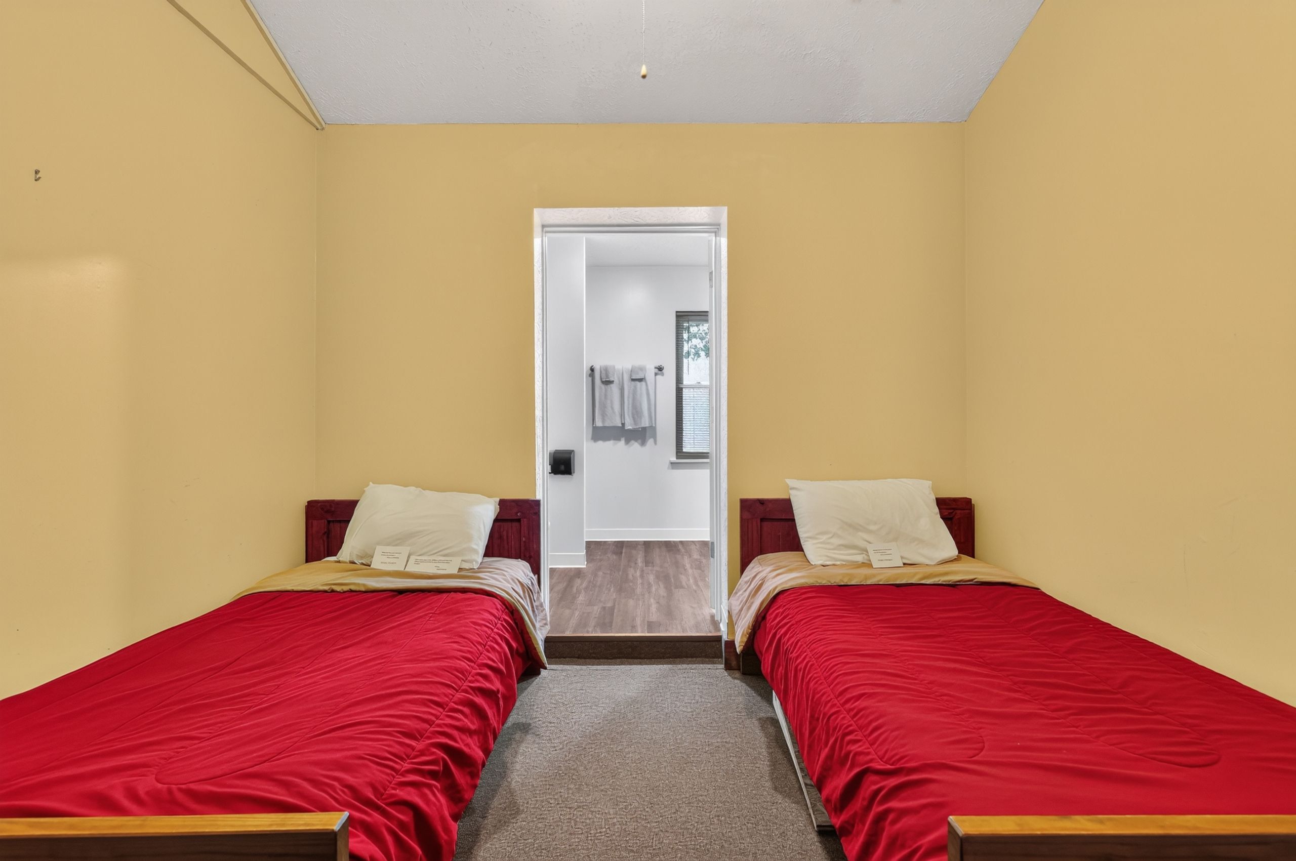 Room 3-Two Twin Beds