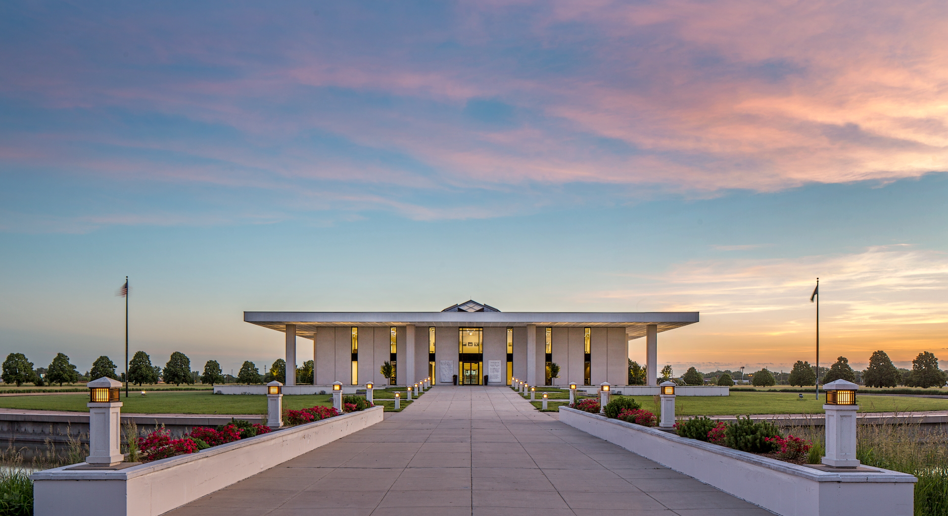 Stuhr Holiday Hours
