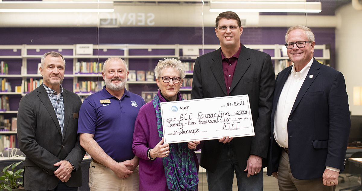 AT&T Foundation Gives $25,000 for Scholarships
