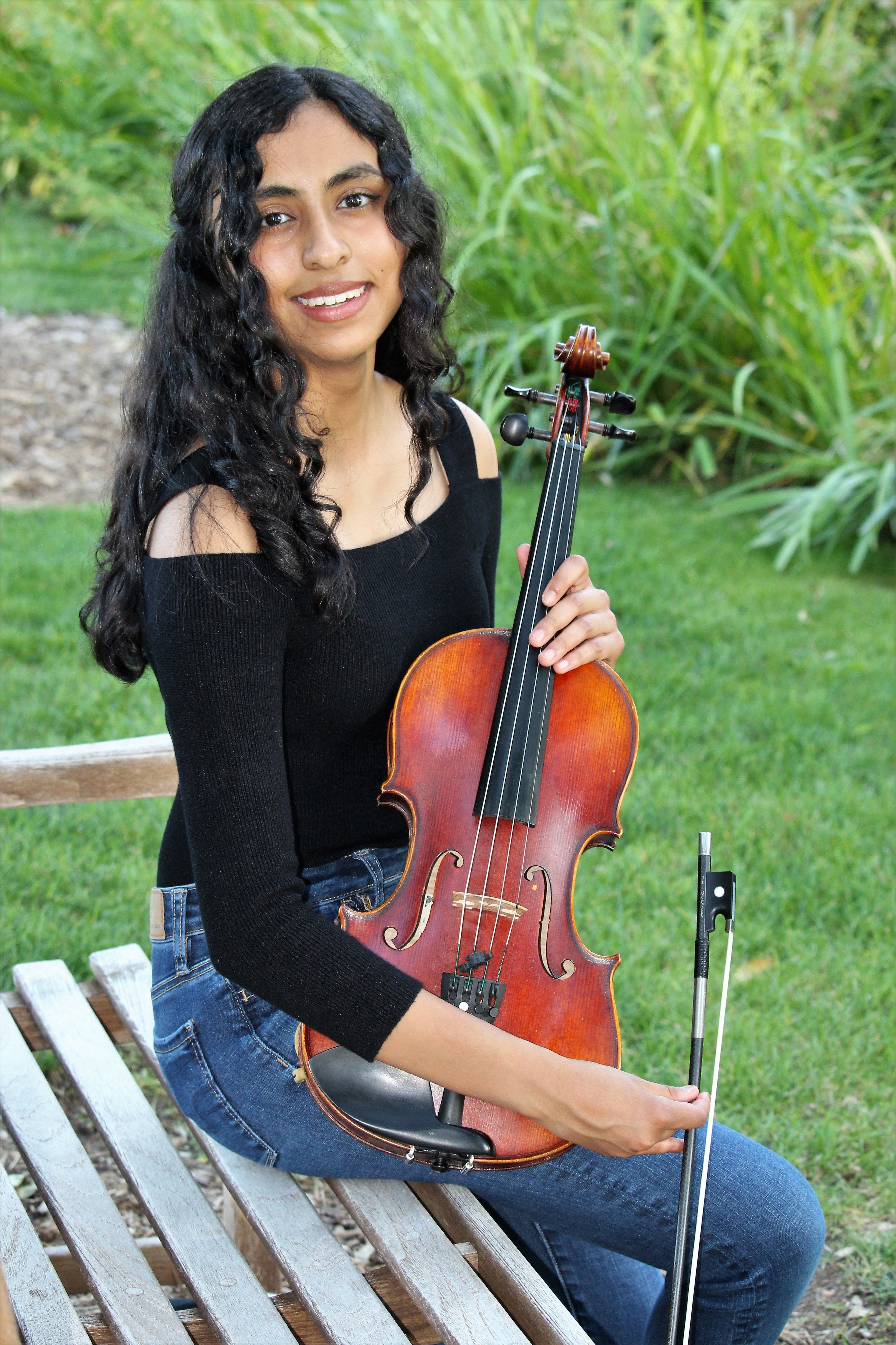 Saloni Dange - Violist in YAO