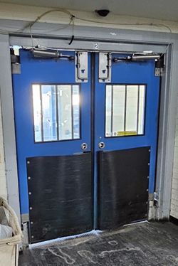 DOOR DYNAMICS® Kwik-Op® KO-600 Double Standard Application on Center Hung Traffic Doors