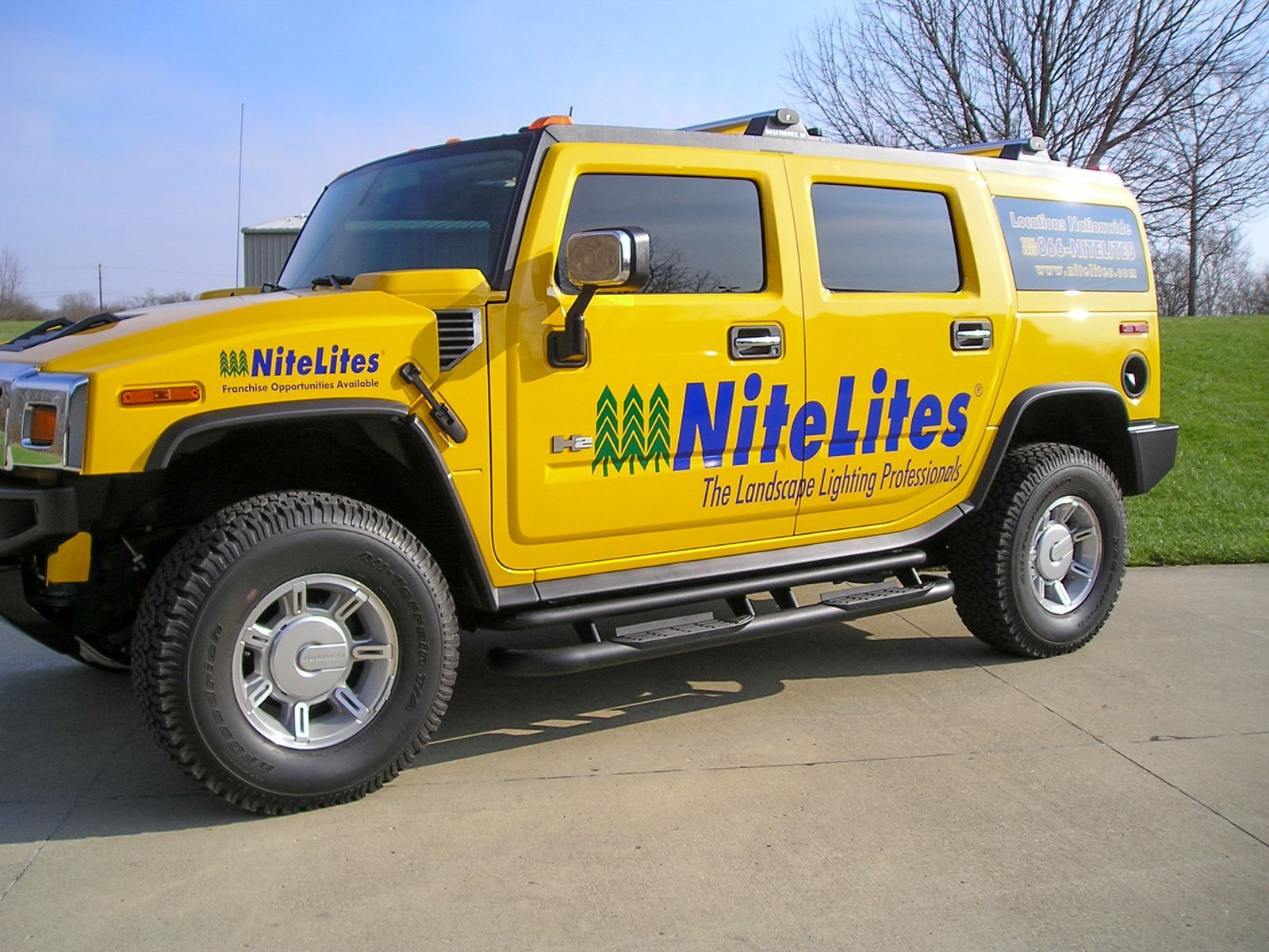 Vinyl lettering wrap on hummer 