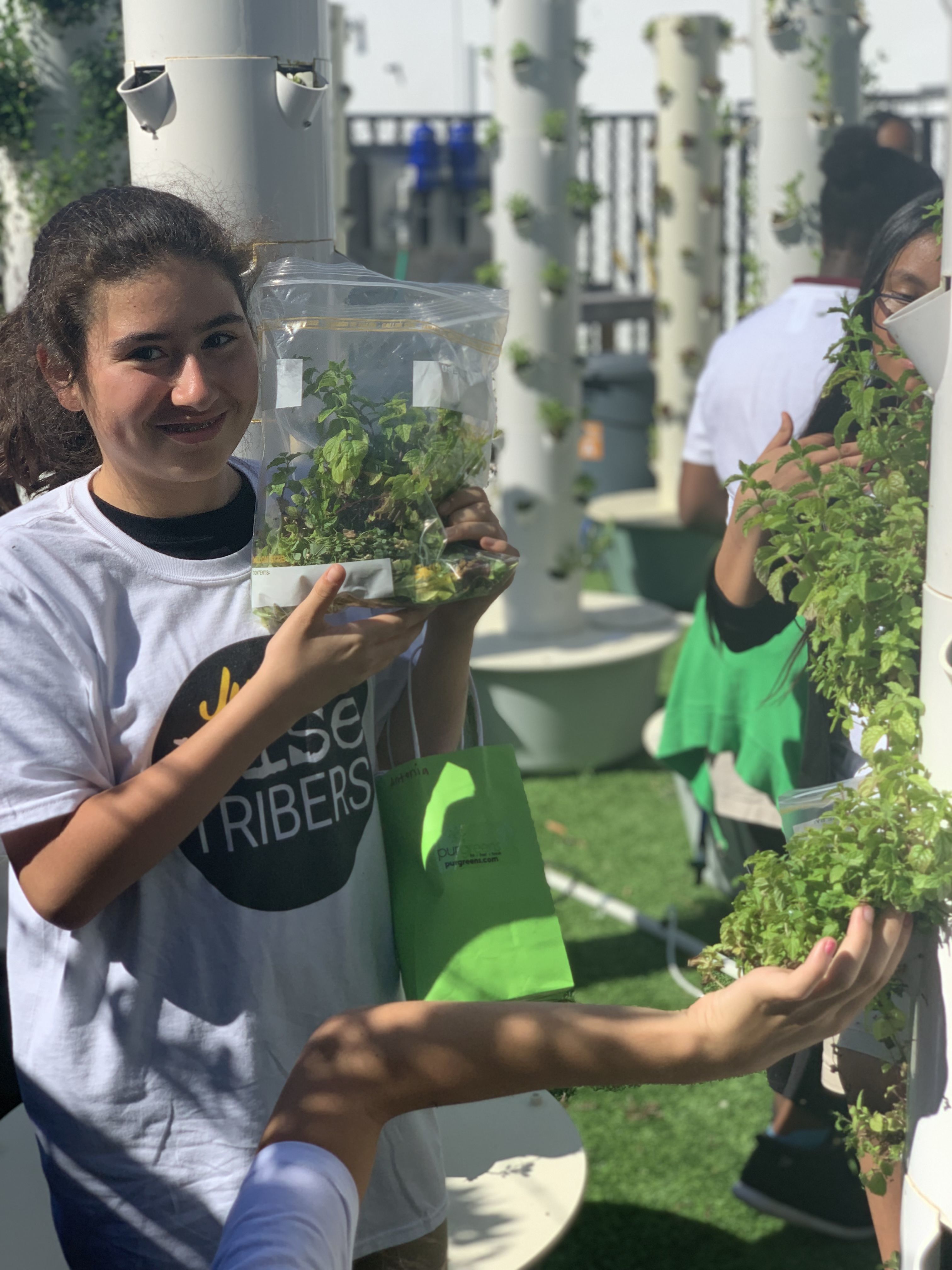 Two volunteers in the wisetribe garden for food citizenship