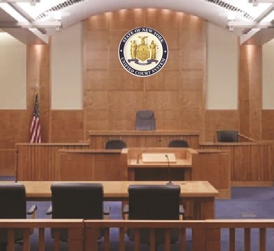Modern Federal Courtroom with Judicial Seal – A contemporary courtroom featuring clean wood paneling, blue carpeting, and a mounted Great Seal of the United States, reflecting the formal setting of federal judicial proceedings.
