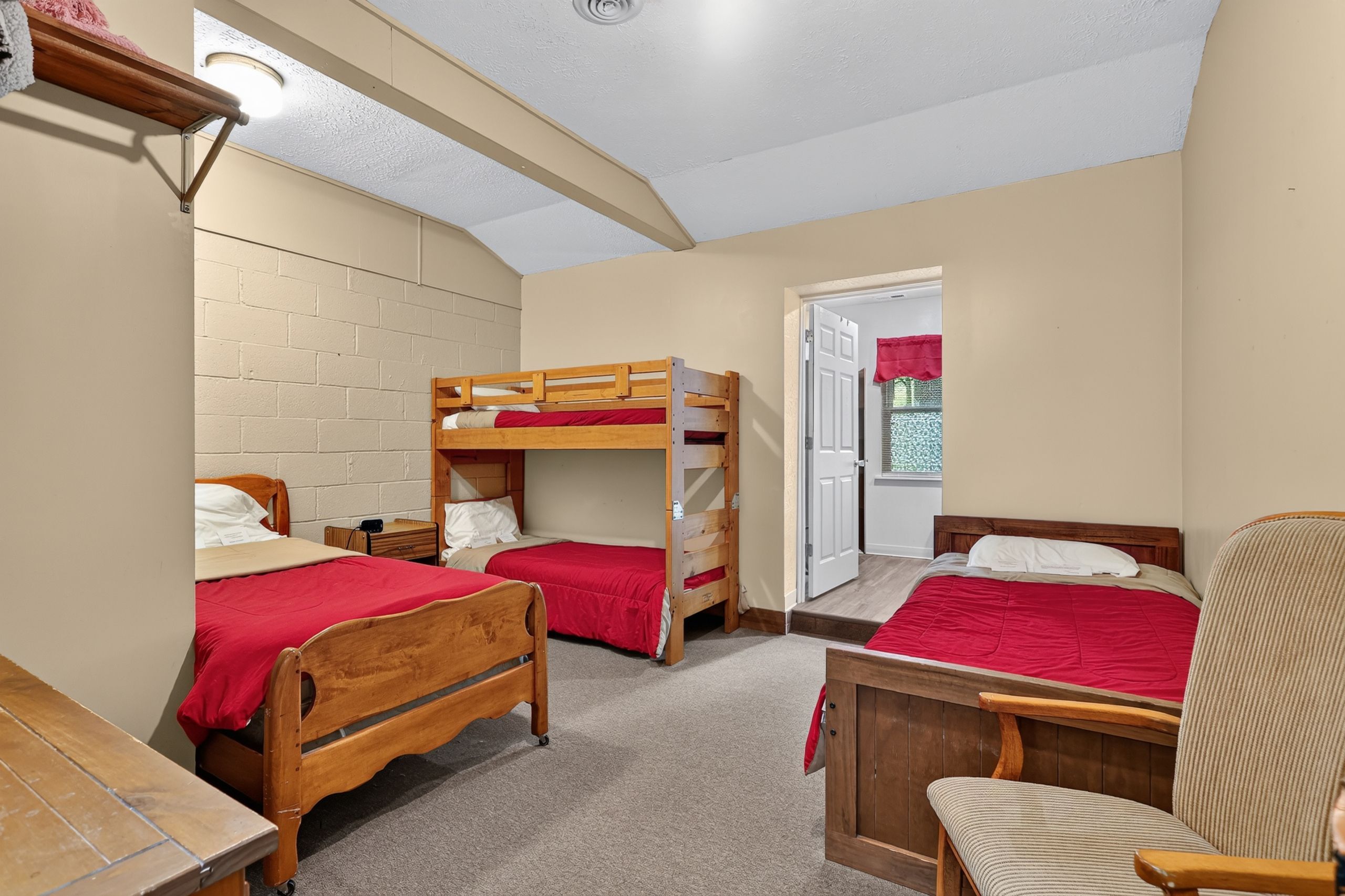 Room 6 - Two Twin Beds & Bunk Beds
