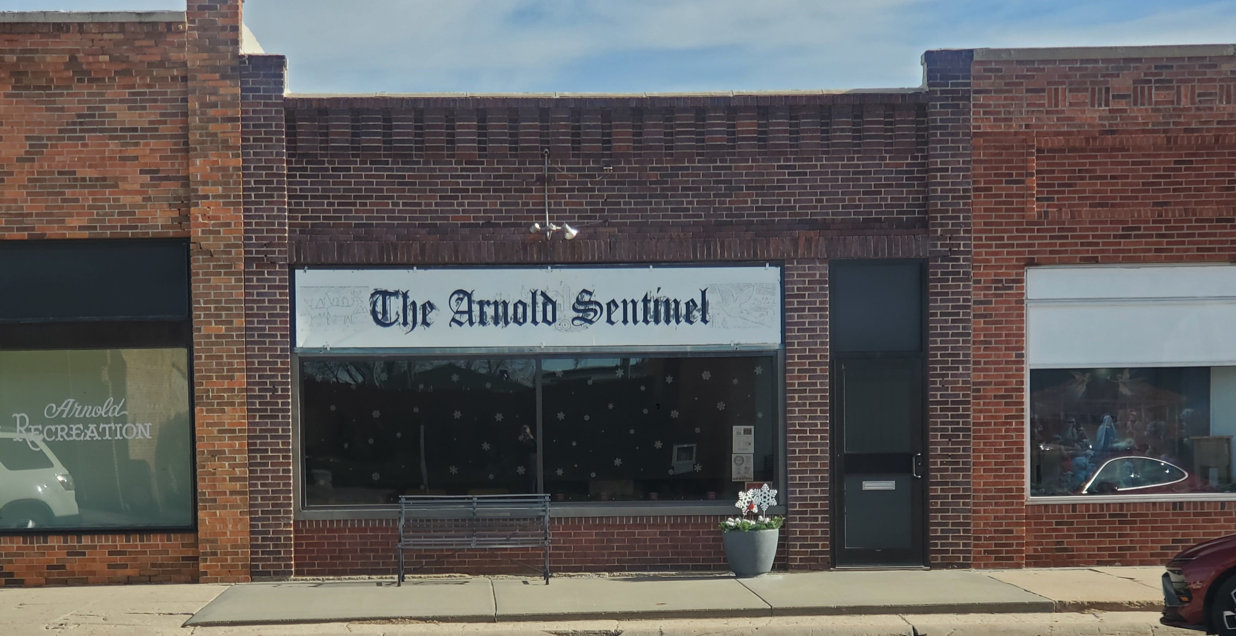 Arnold, 113 S Walnut