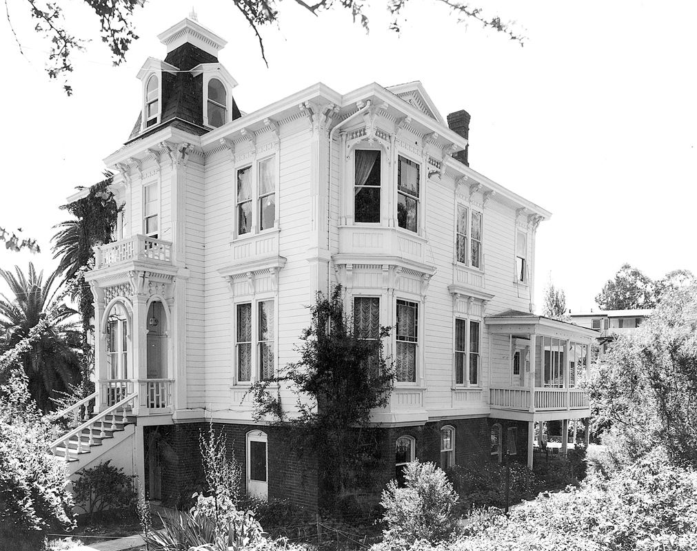 Fernandez Mansion, side view 