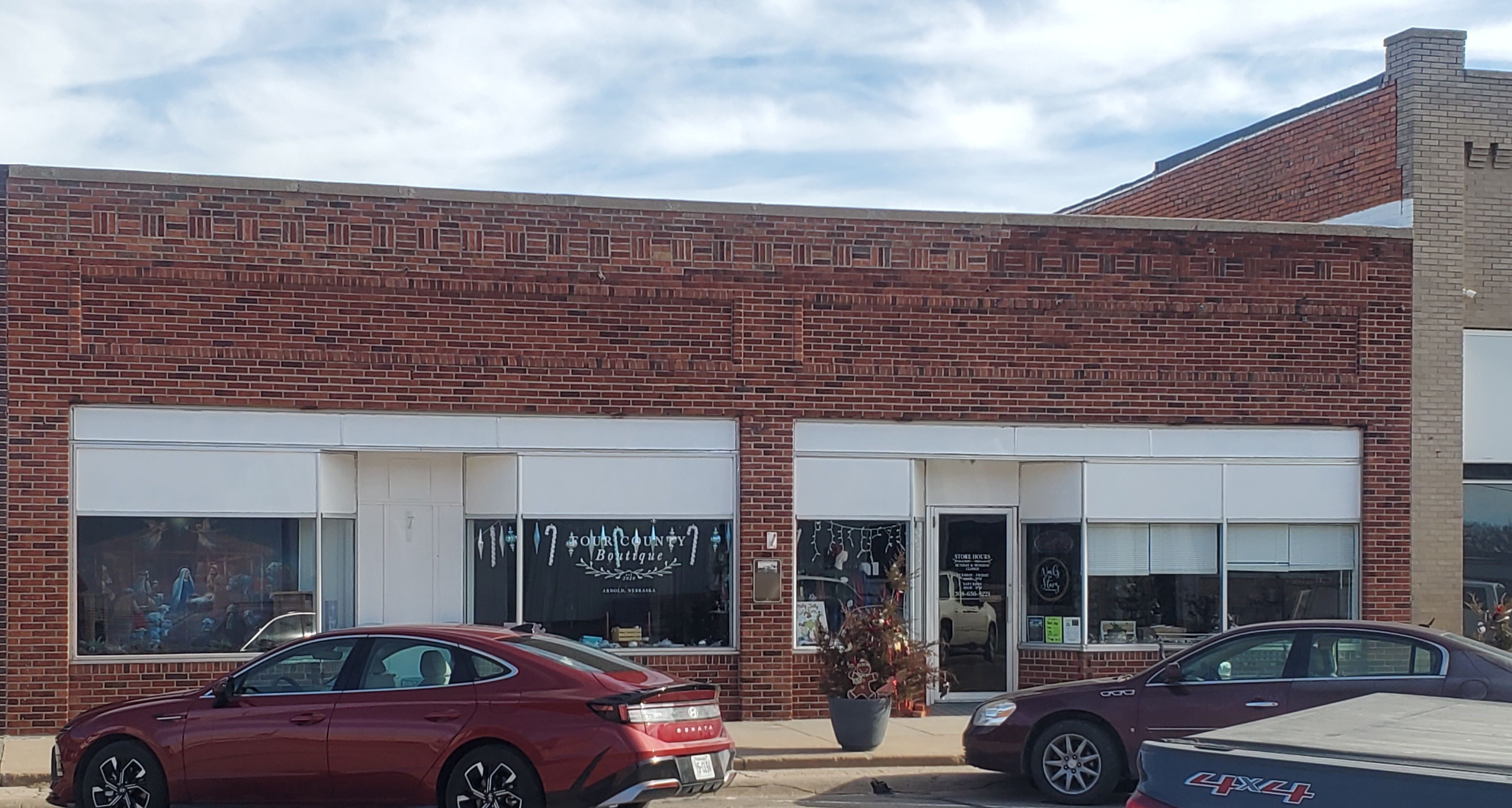 Arnold, 117 S Walnut