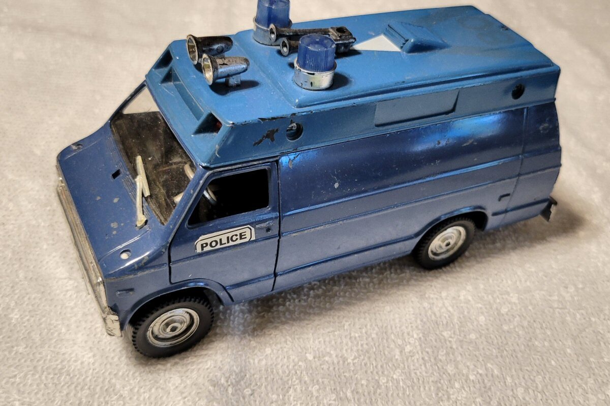 AFX HO Scale Slot Car Blue Van 40