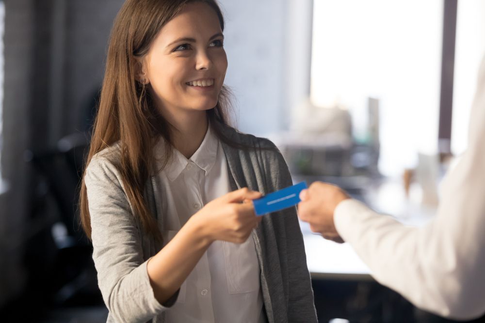 What to Put on Your Business Card? Checklist and Examples