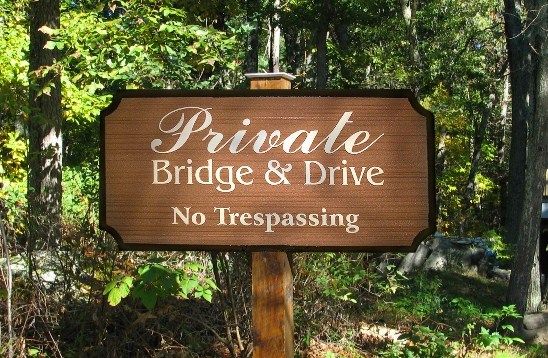 H17110 - Carved (HDU) "Private Bridge & Drive" Sign , Mounted on a Wood Post