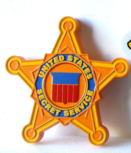 U30383 - Mahogany Wood Wall Plaque of the Star Badge of the US Secret Service