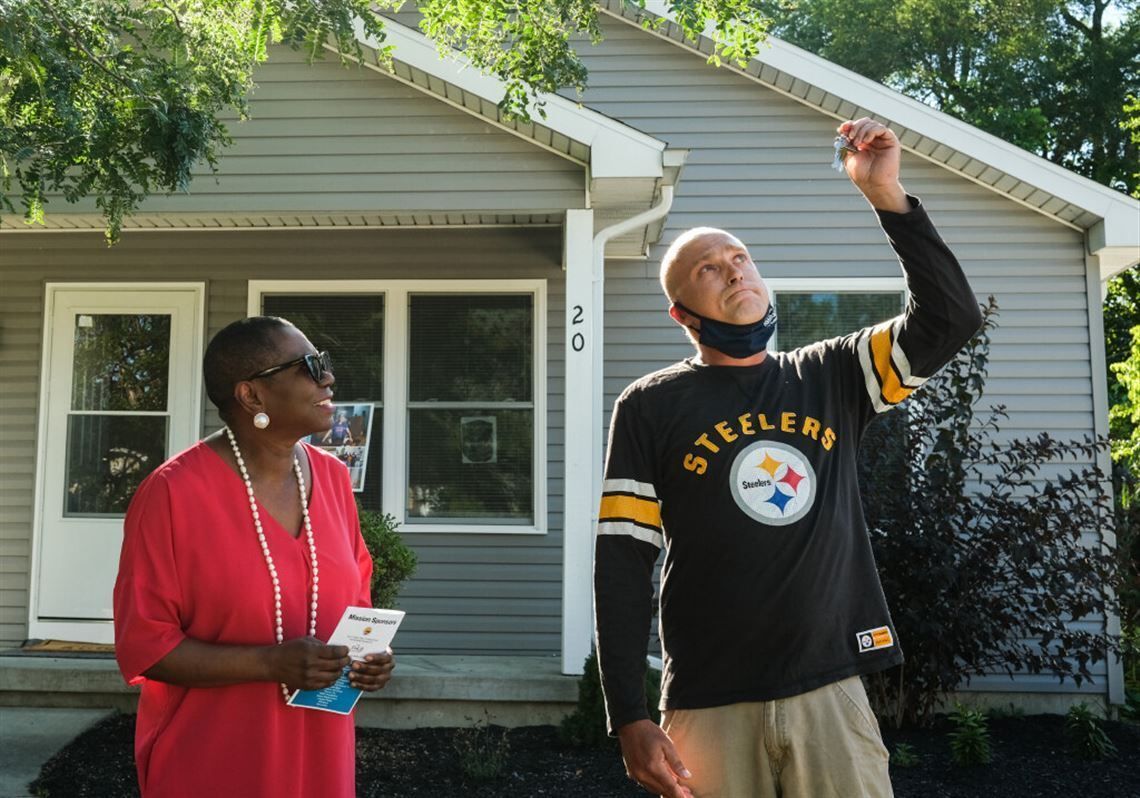 Habitat Homeowner is Toledo's first 'Home At Last' closing