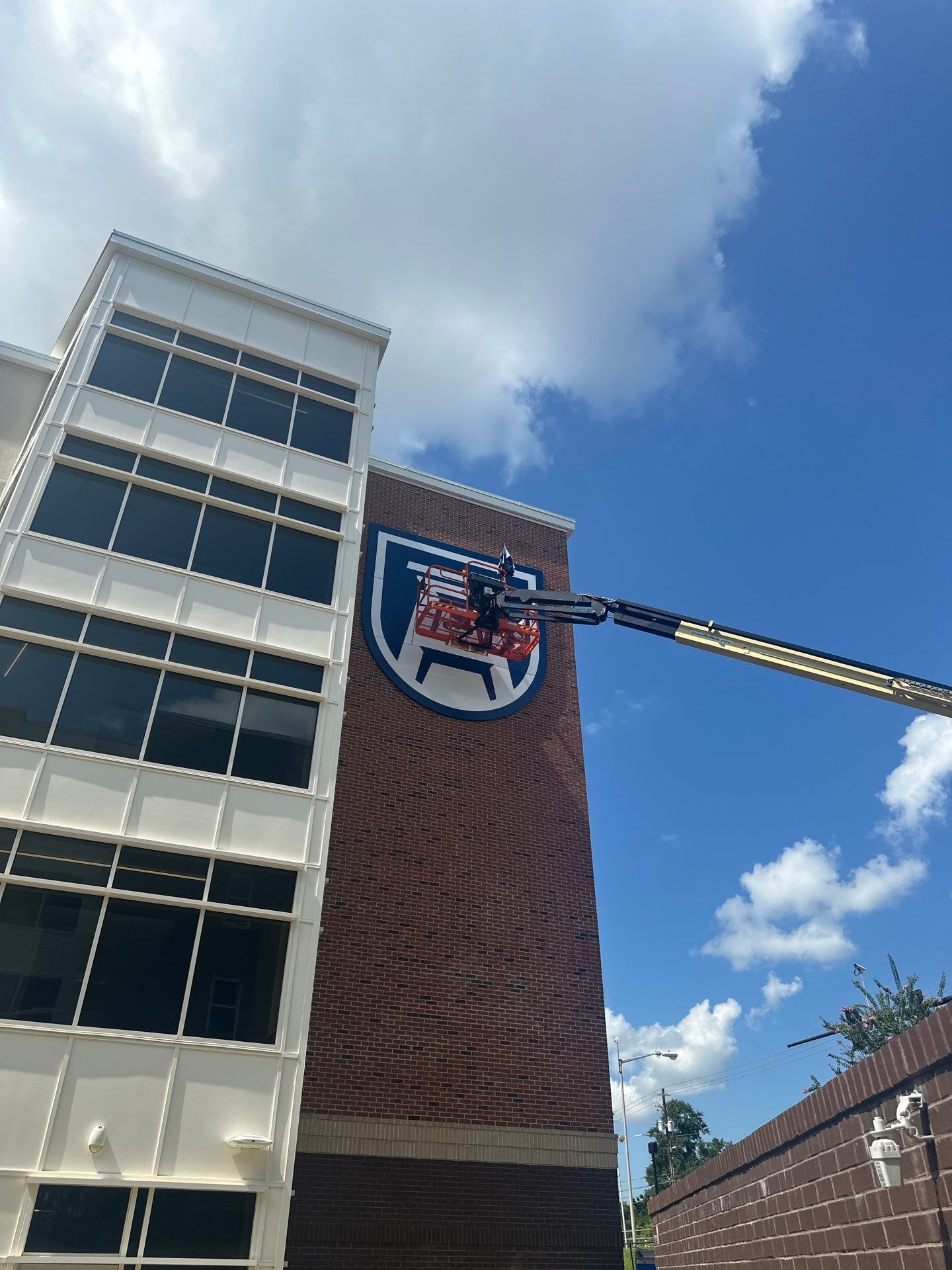 What Happens During a Sign Installation?