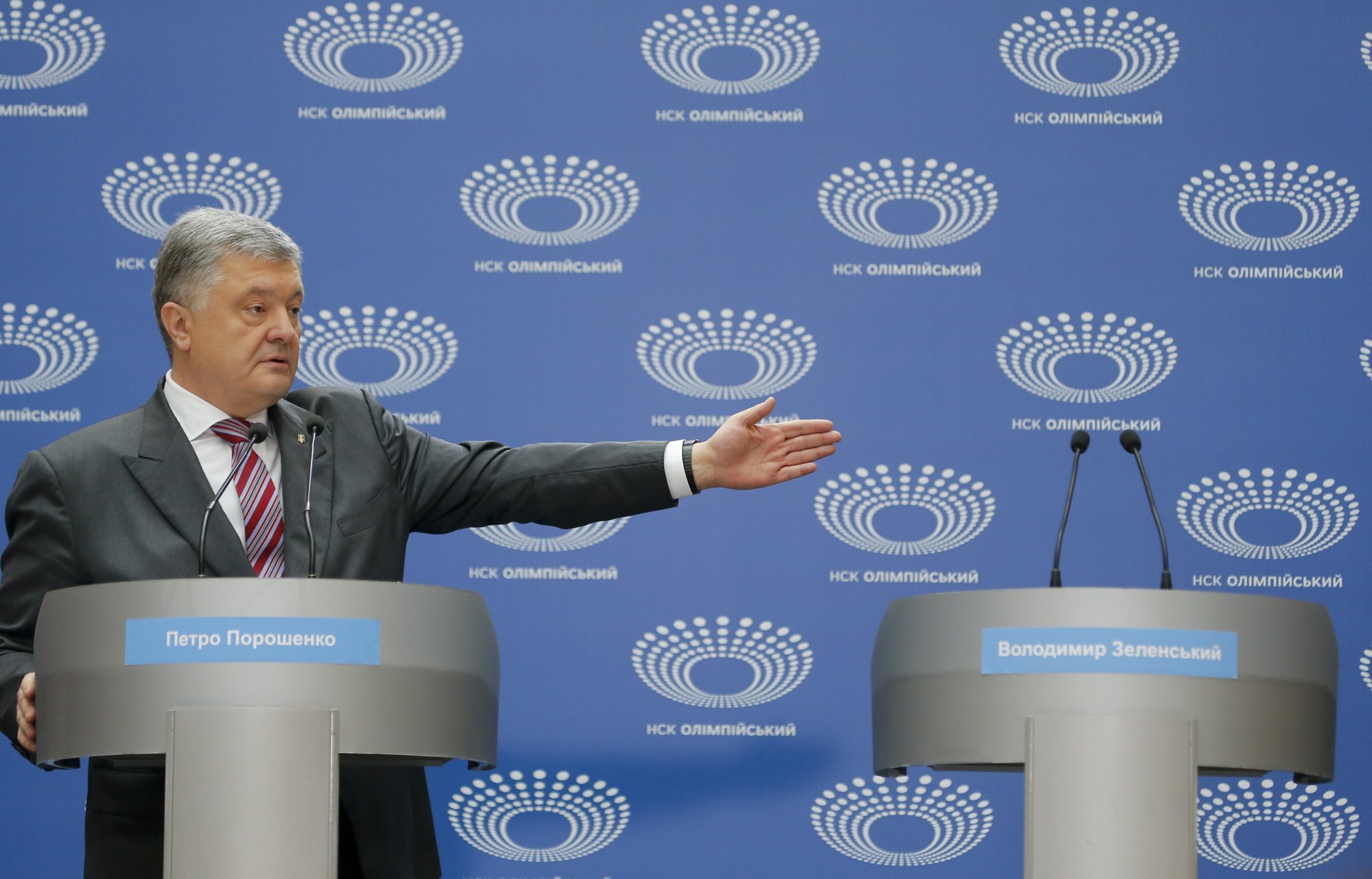 Ukraine president holds 1-man ‘debate’ before runoff vote