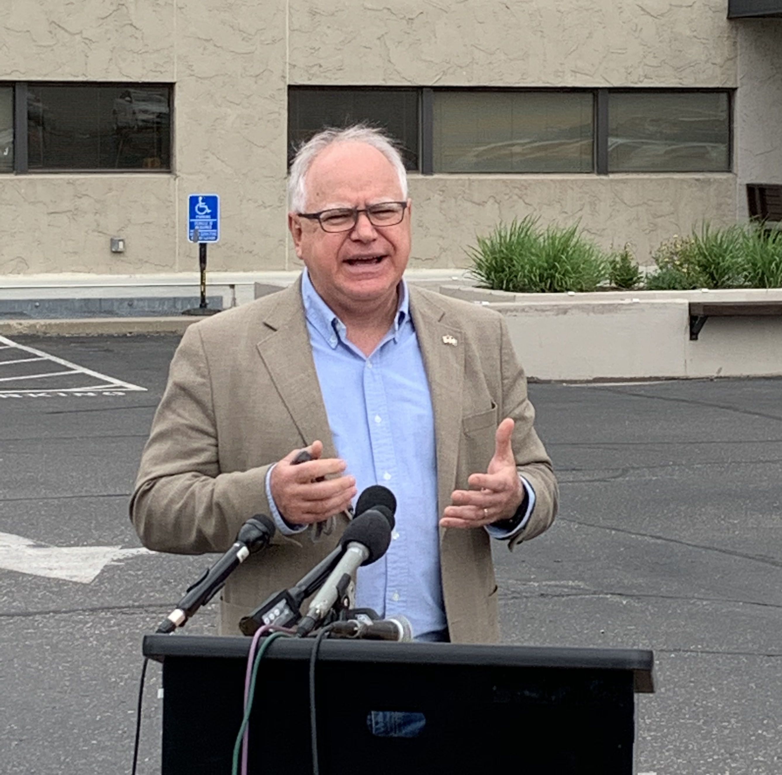 Governor Walz Speaks at the Community Action Resource Center in 2020