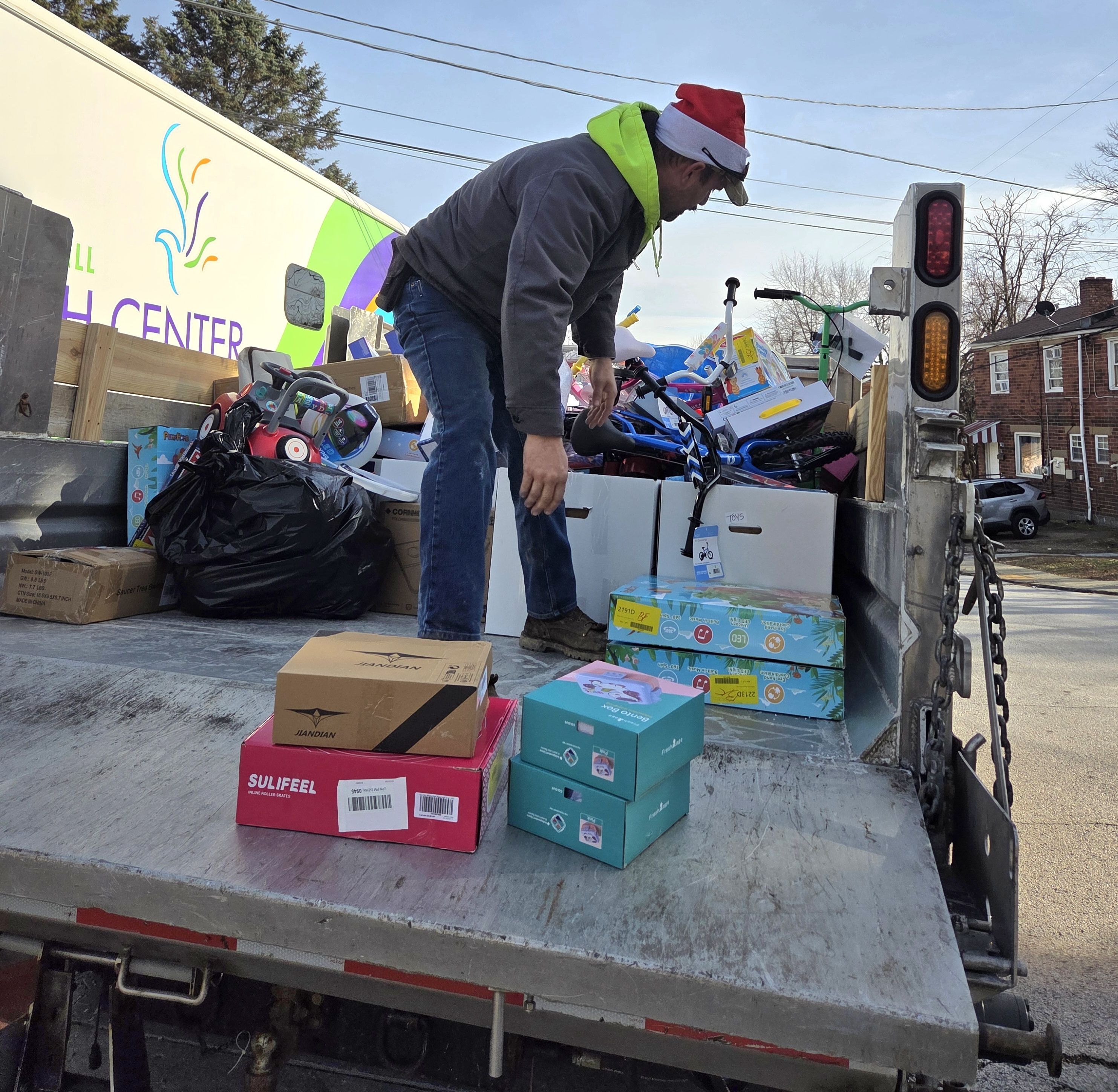 Moon Township Police holiday donations event at Mooncrest December 2025