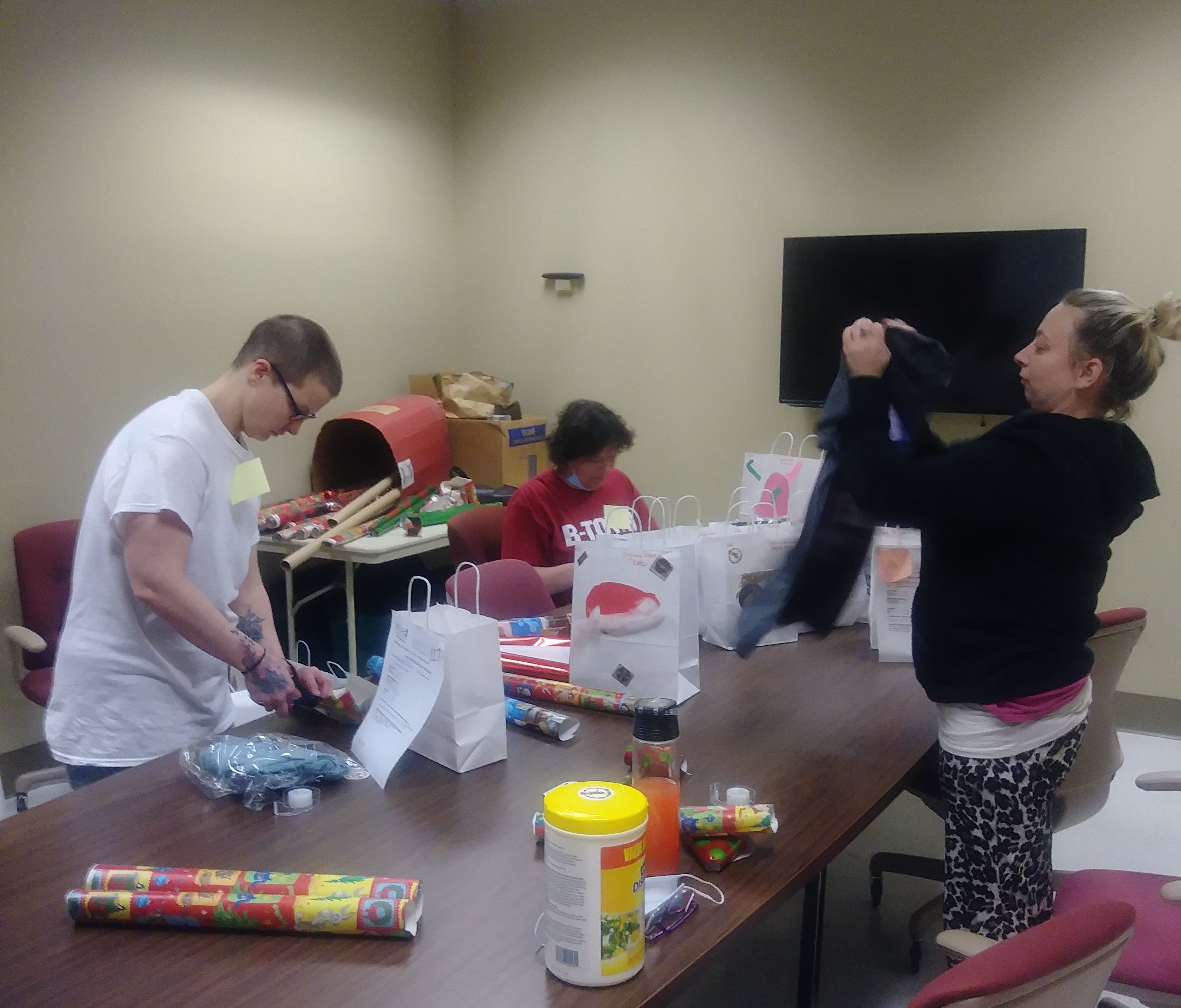 Gilead House - Gift Lift Wrapping Volunteers 2020