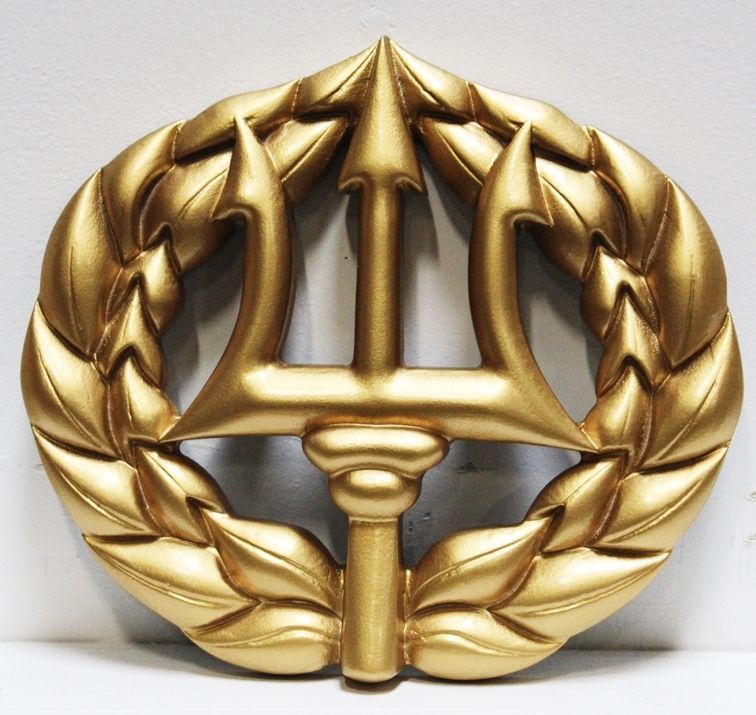 JP-1905 - Carved 3-D HDU Plaque of the Vintage Navy Command Ashore Insignia Pin (with Trident Fork and Wreath) 