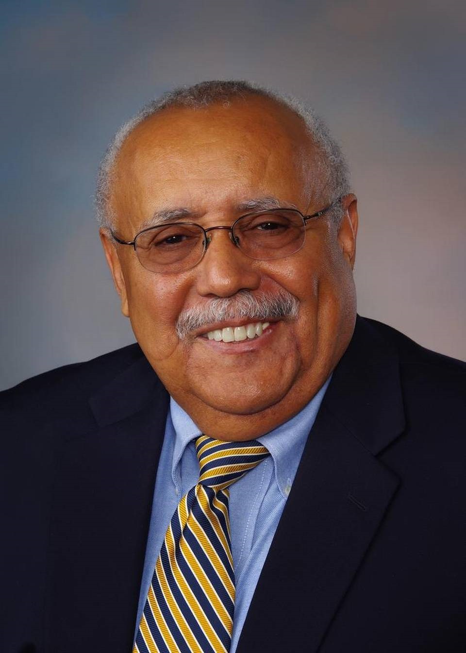 CLARENCE WASHINGTON, M.D. '71, JOINS TRIOS MEDICAL GROUP IN KENNEWICK, WA