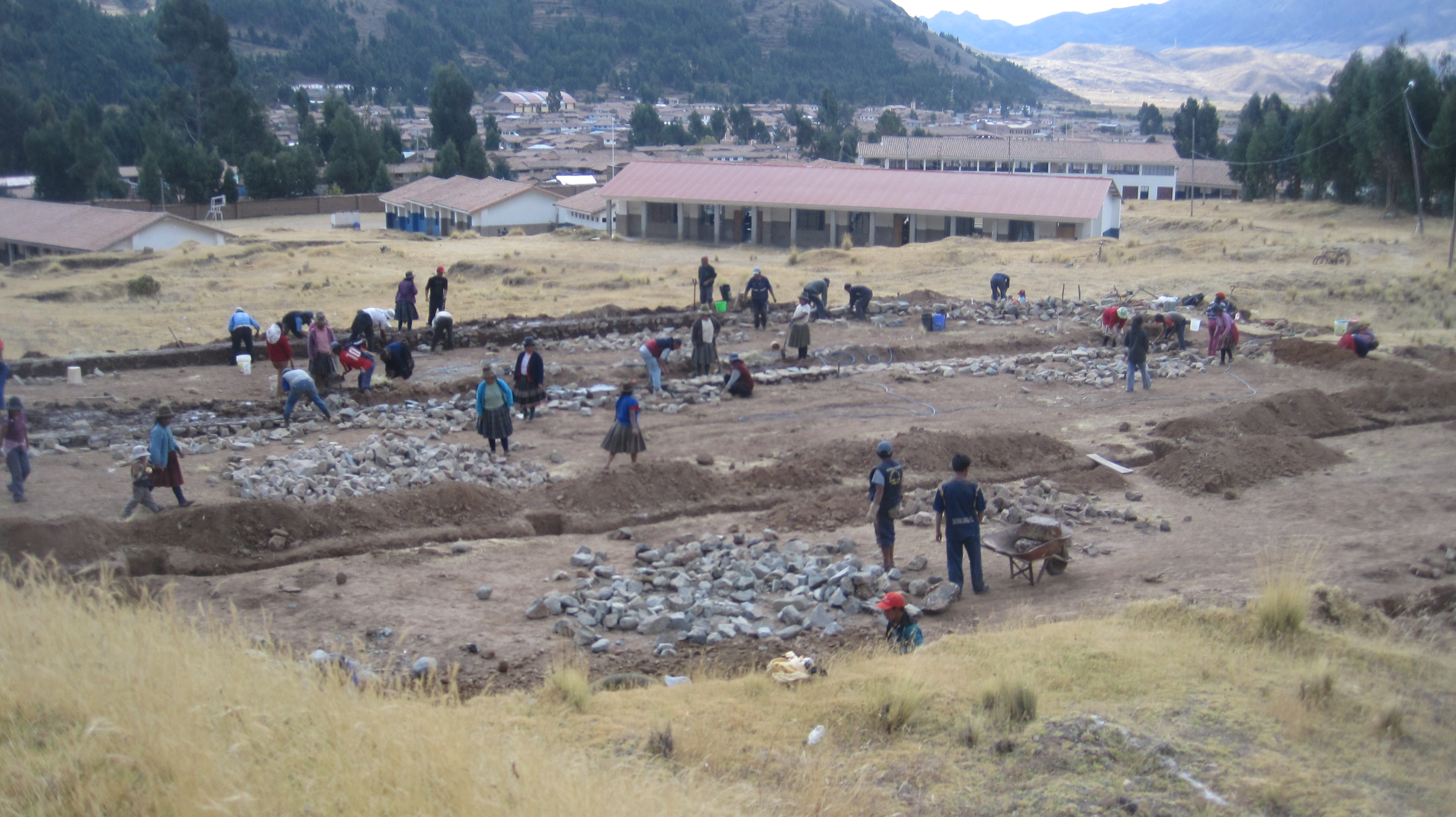 Students' parents working to build new classrooms