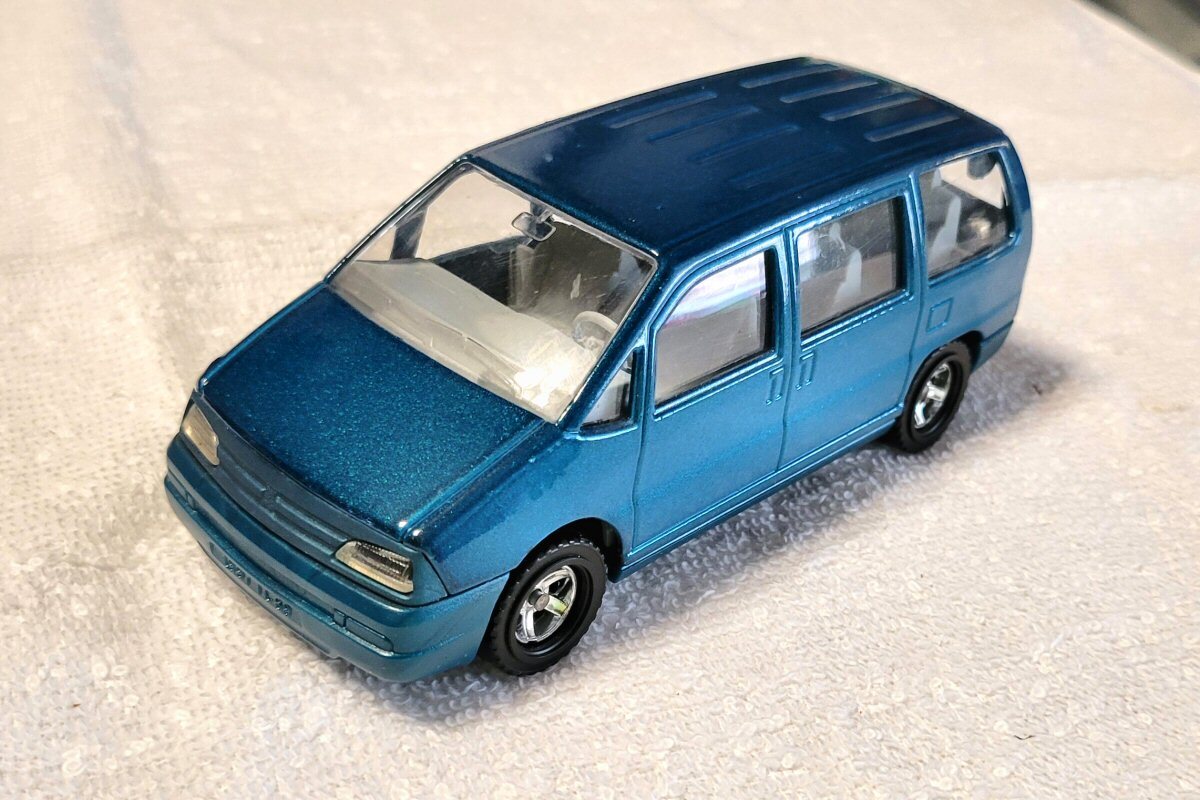 Peugeot 806 Blue Metal-Flake Van - 1:24 scale