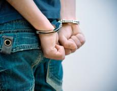 Juvenile Justice: In our democracy, should violent juvenile offenders be punished as adults? (FREE) (ENGLISH)