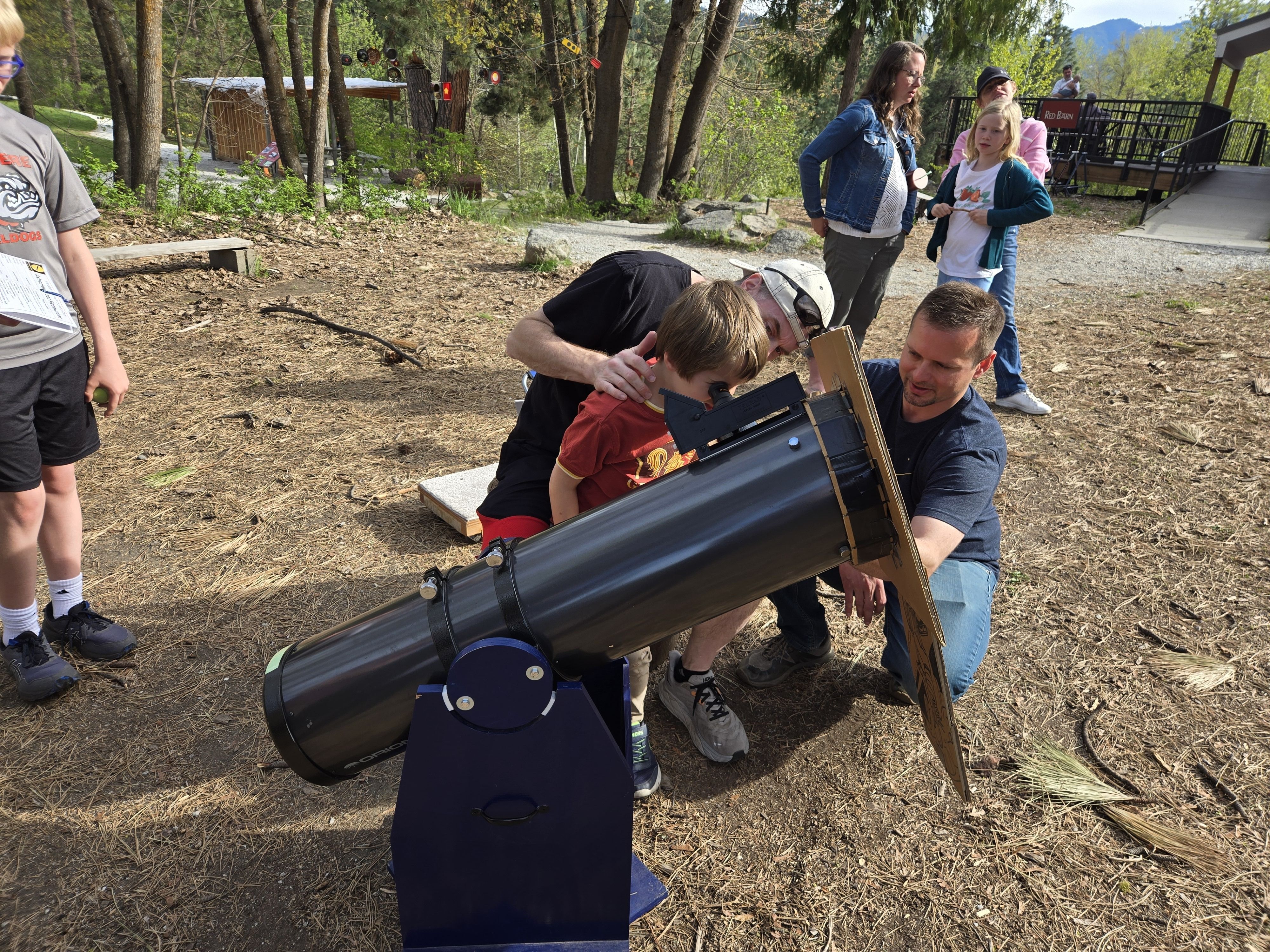 Image of men showing kids a telescope demonstration at Wenatchee River Institute.