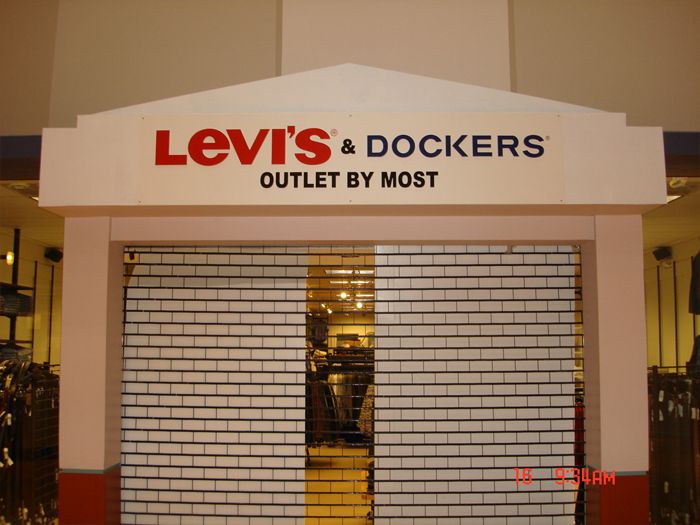Levis Storefront Sign
