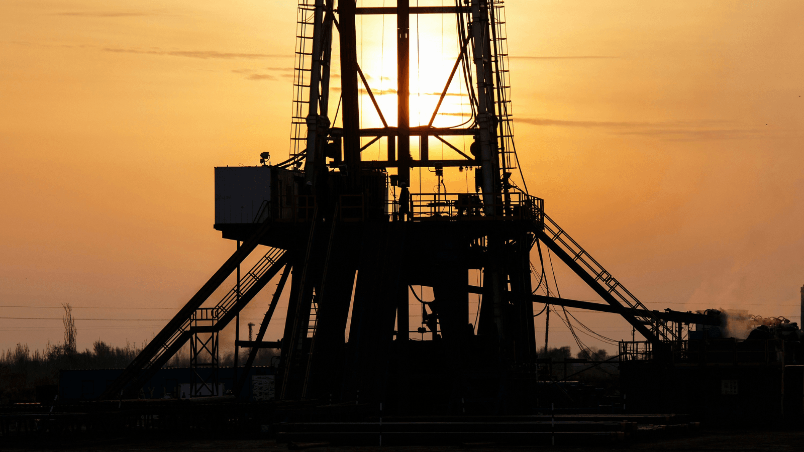 Photo of the bottom of an oil rig