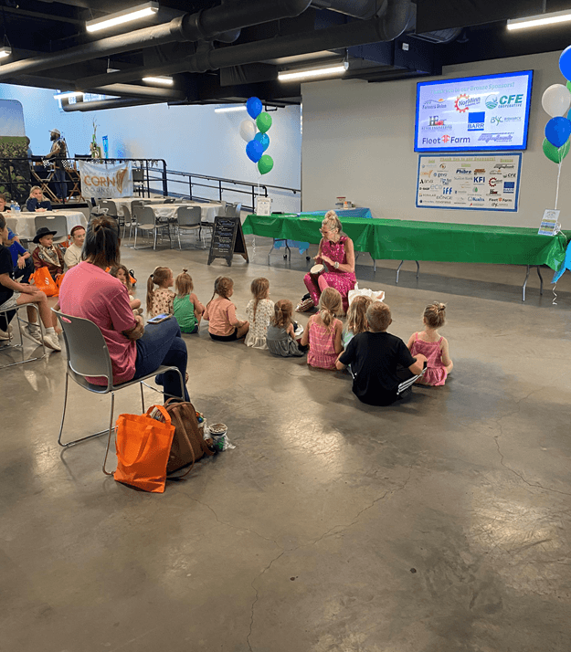 Miss Sparkles reading to kids at gateway to ethanol event 