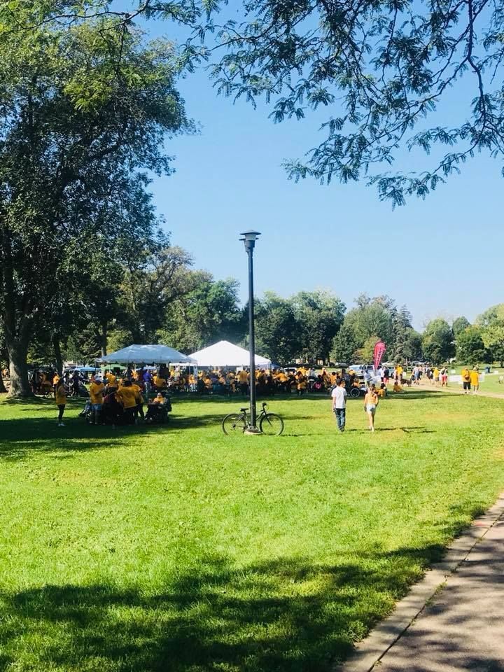 Big crowd gathers for "Made in the Shade" at Lake Bde Maka Ska in Minneapolis