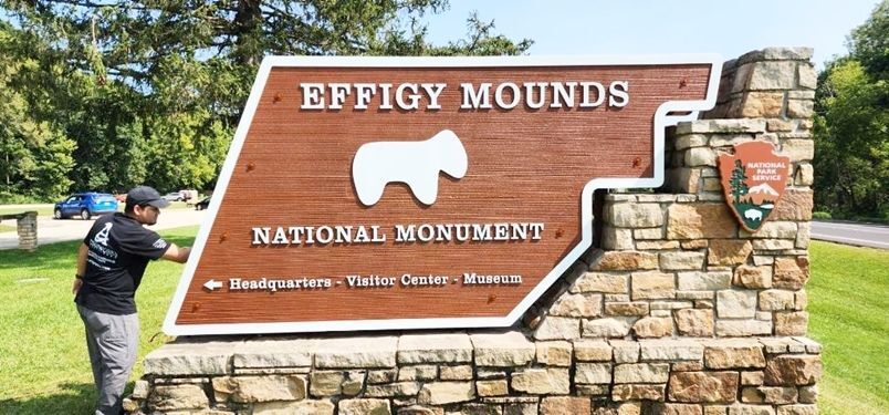 G16039 -  2.5-D Raised Relief HDU Sign for Effigy Mounds National Monument