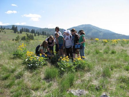 5th grade students on a Leave No Weeds fieldtrip