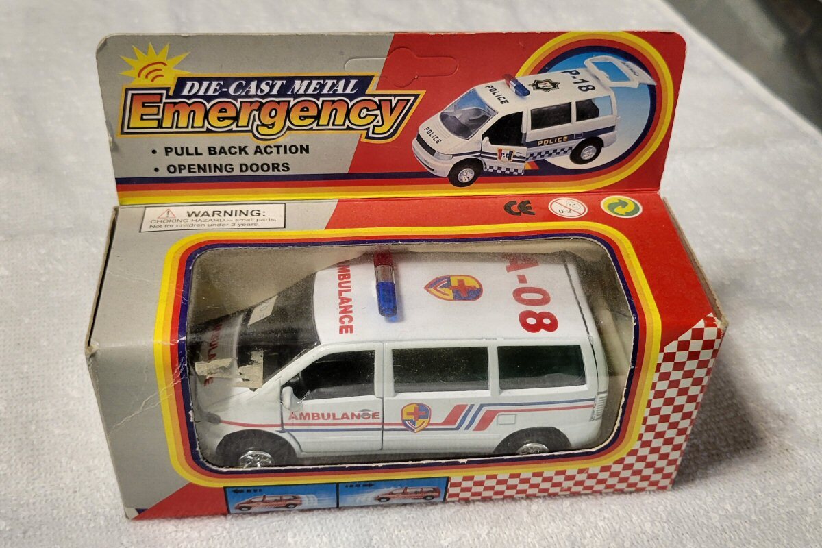 Kinsmart Ambulance Van w/ Pull Back Action - 1:38 scale