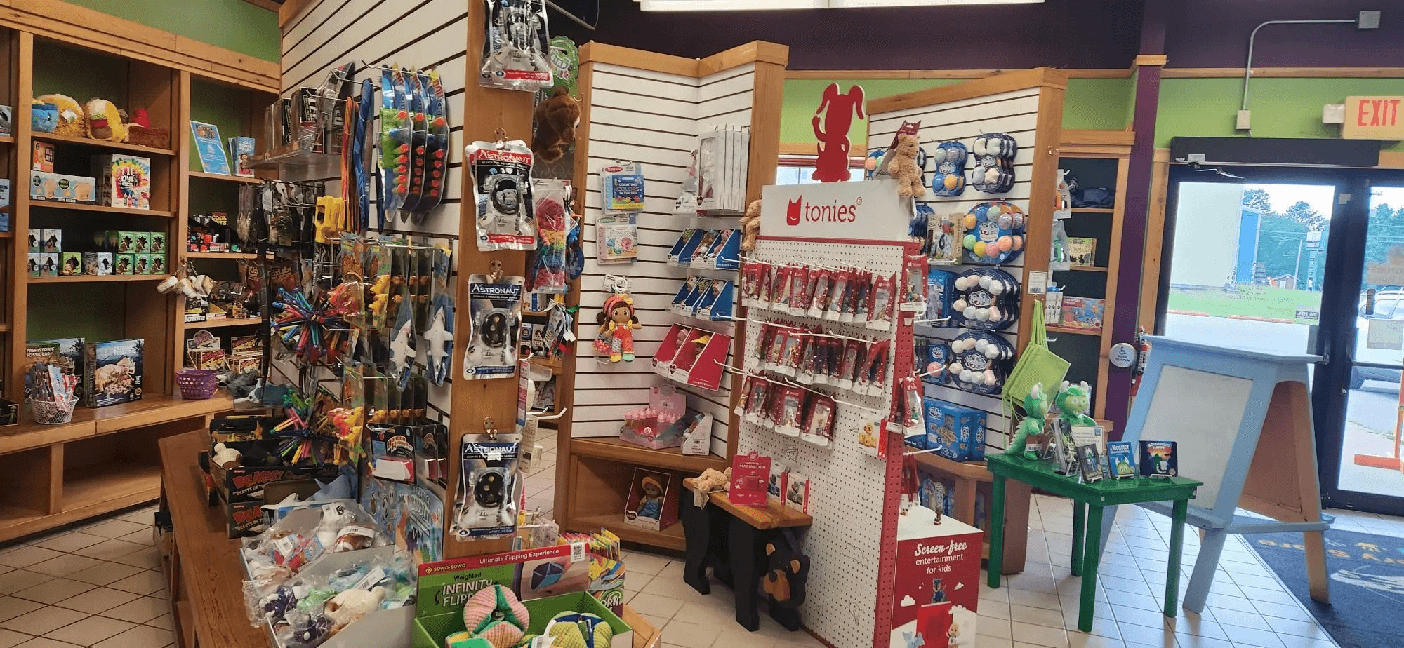 A picture of the toy store.