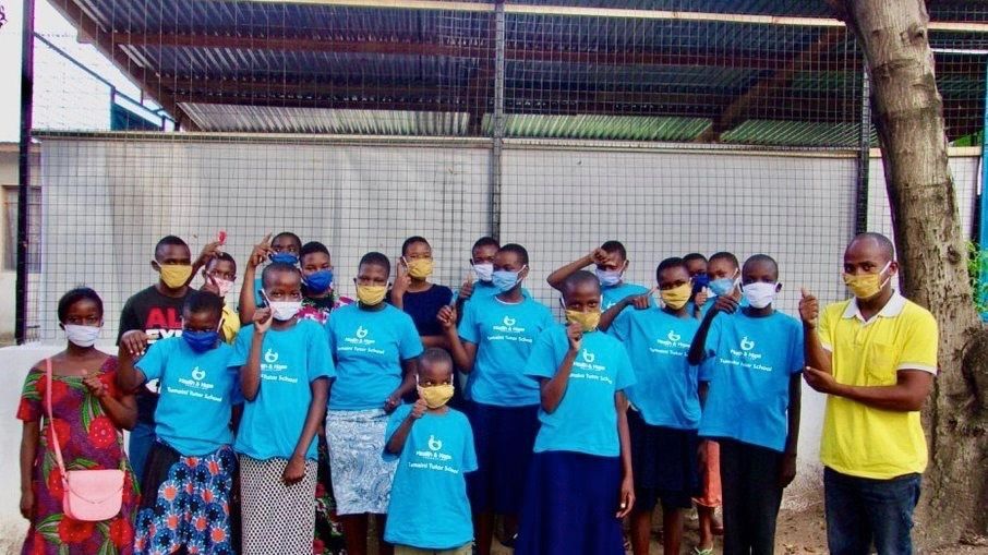 Group of people wearing masking and thanking volunteers for their work.