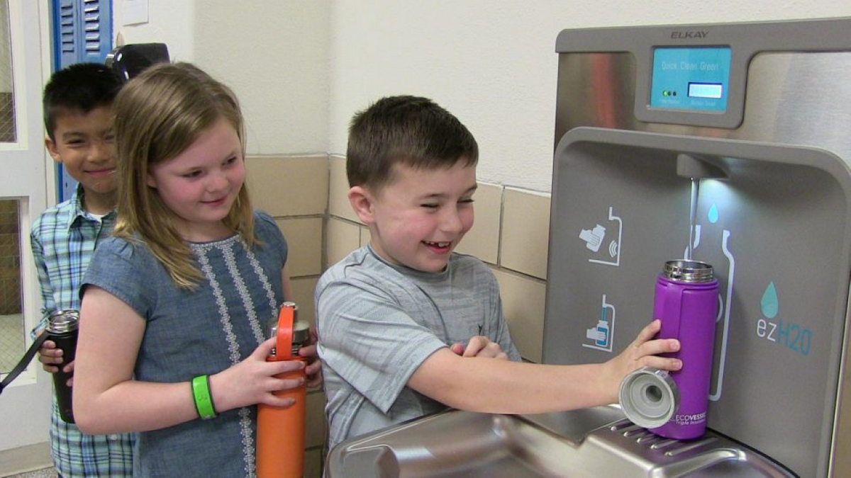 Every New Arkansas School Must Have a Water Bottle Fountain - Salud America