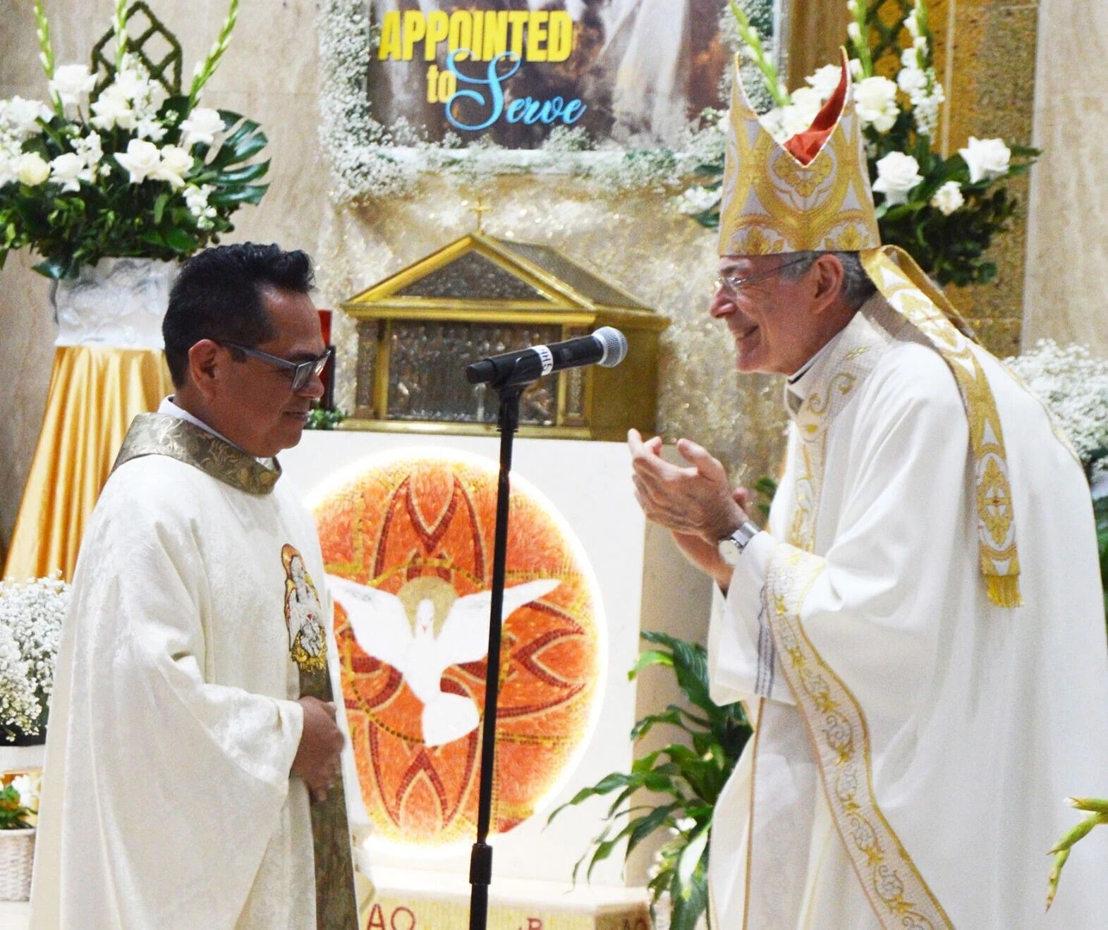 Father Alex Vargas, newly named pastor of St. Thomas More Parish in Boynton Beach, is appauded by Bishop Gerald M. Barbarito during his installation Mass July 27, 2025.